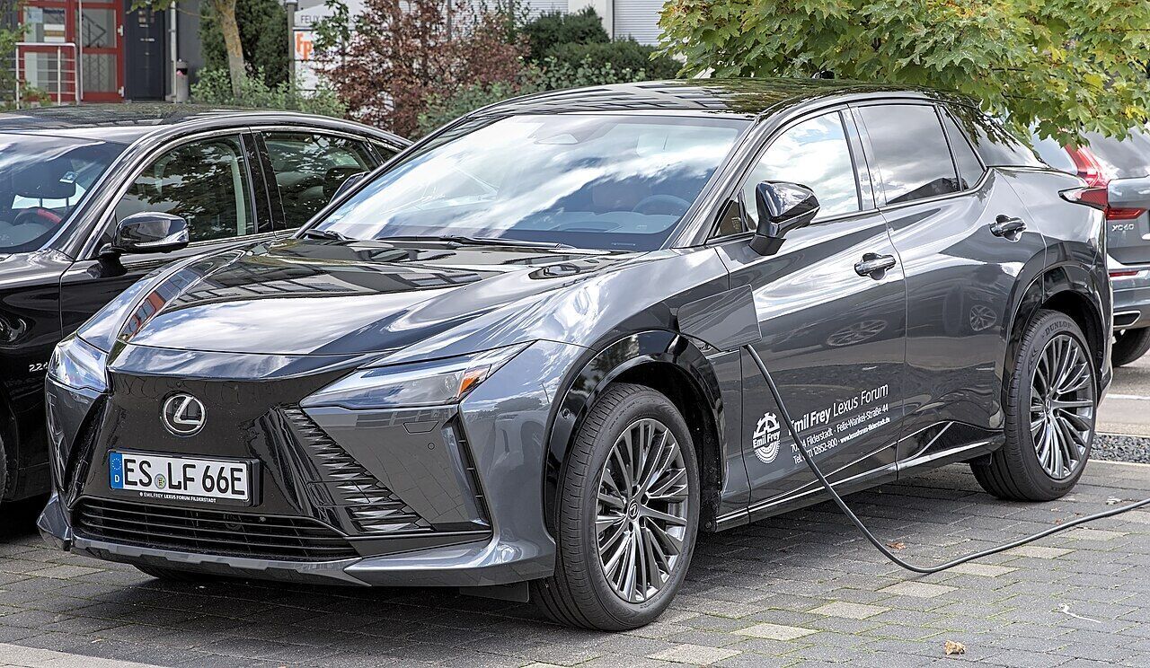 Lexus RZ, exterior