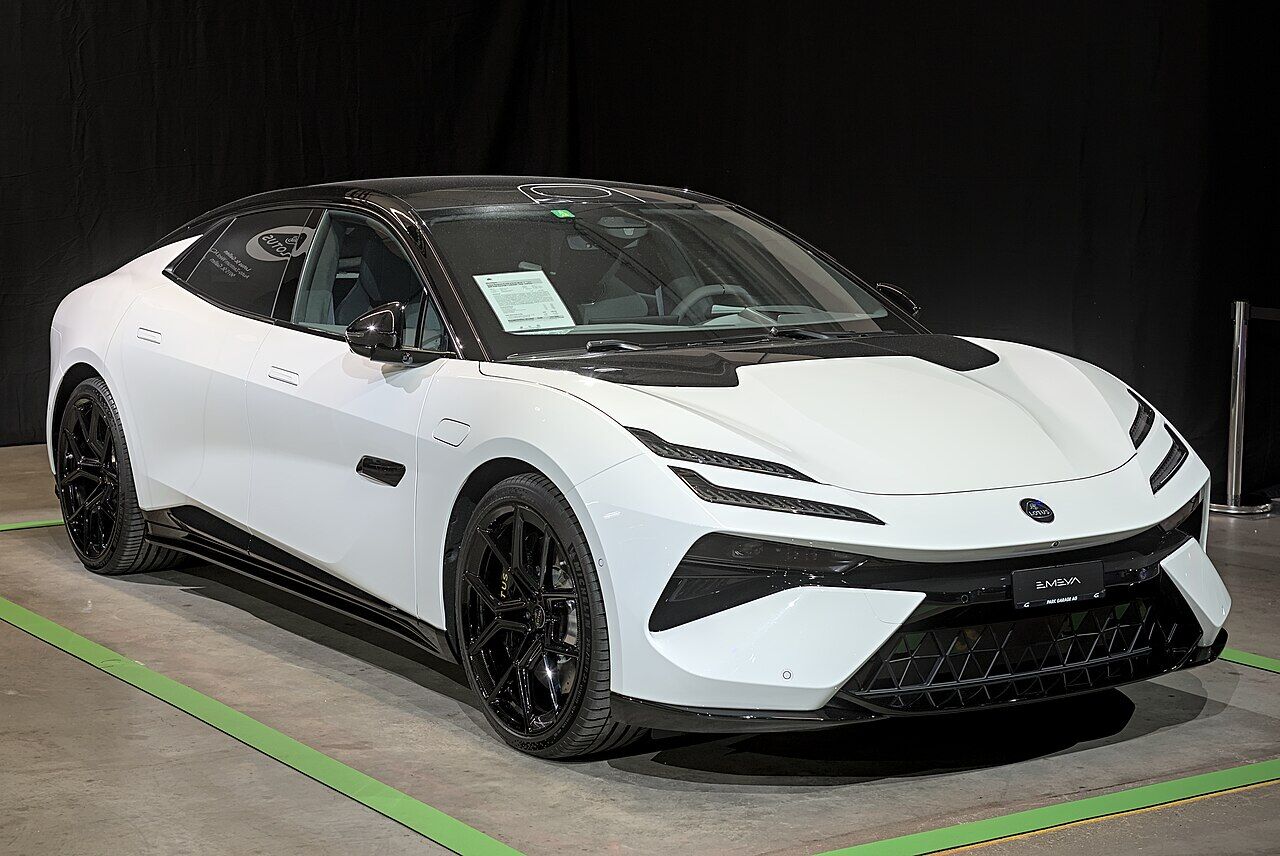 Lotus Emeya, exterior
