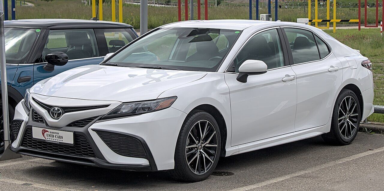 Toyota Camry (XV70) Hybrid sedan, exterieur