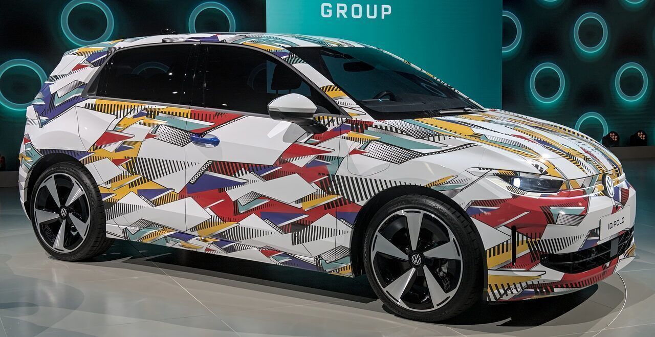 Volkswagen ID. Polo (2026), showauto met camouflagewikkel op de IAA 2025, exterieur