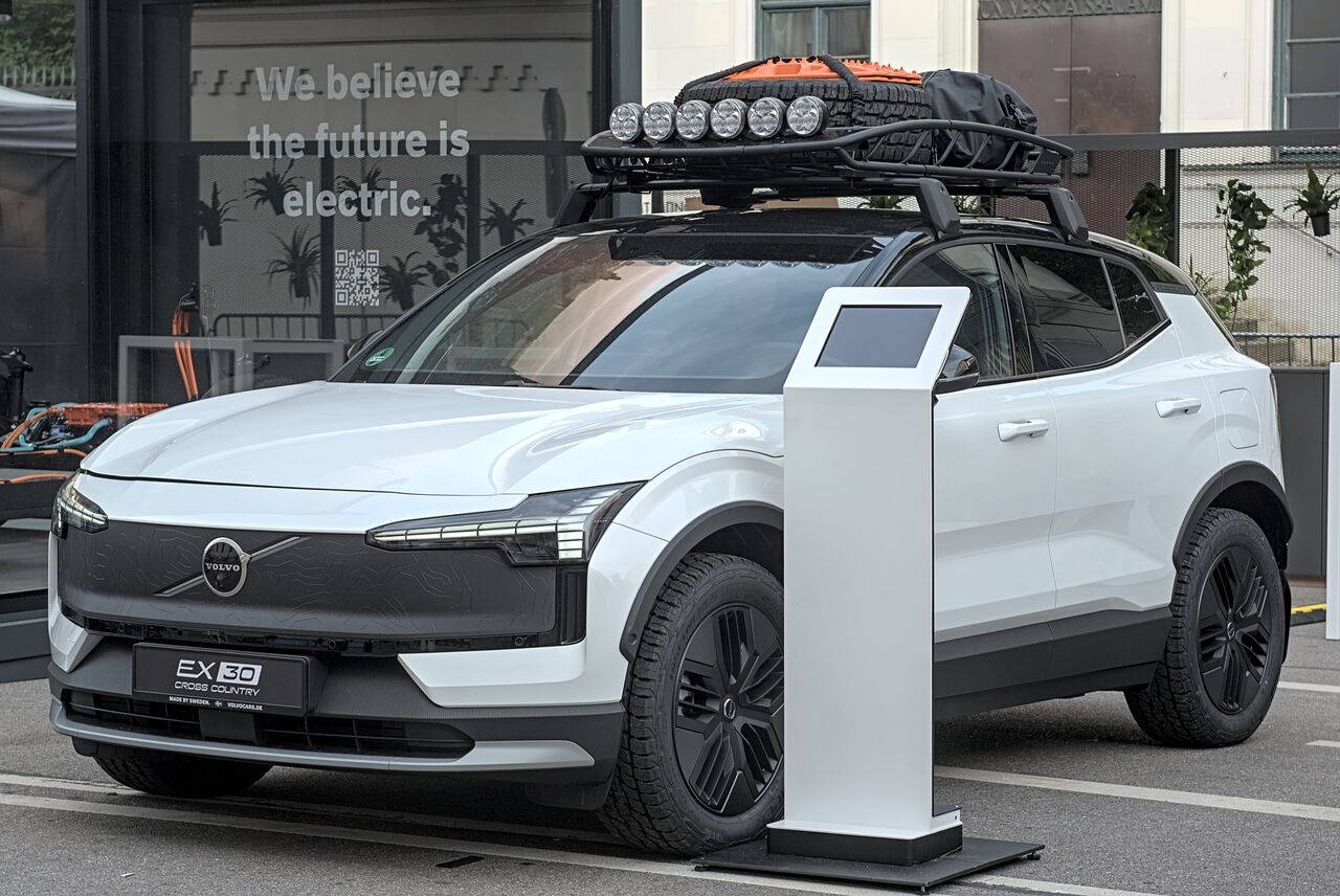Volvo EX30 Cross Country (2025), exterieur